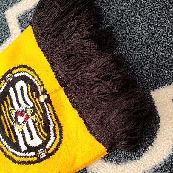 Wilkes-Barre Scranton Penguins Reversible Winter Scarf - AHL Hockey - NW… - Picture 3 of 10